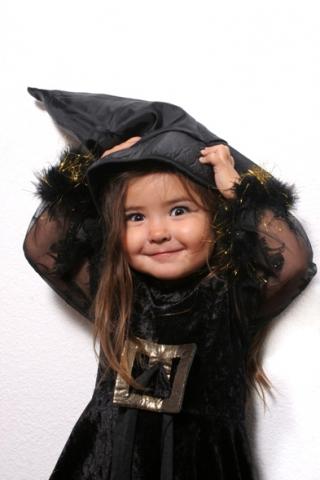 Child_in_Witch_Costume.jpg