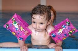 Child_in_pool_1.jpg